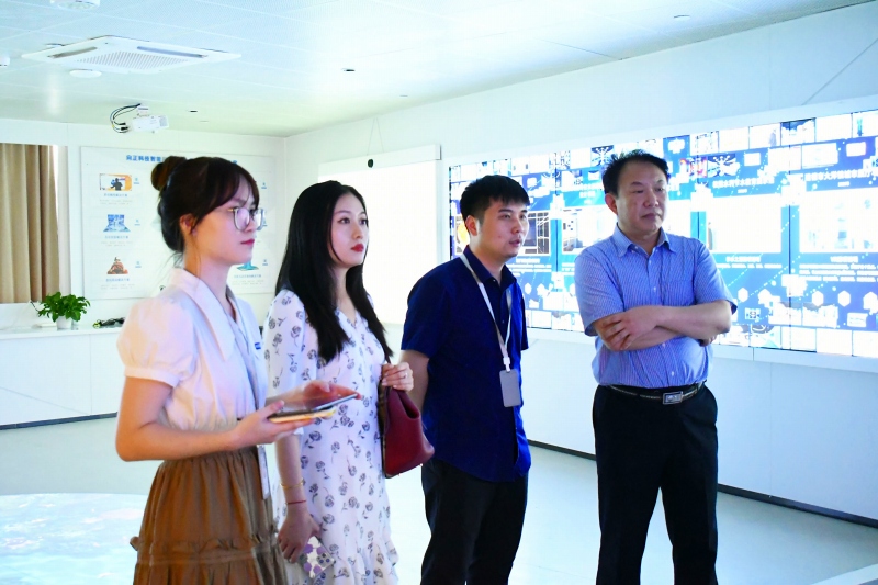 热烈欢迎杭州市会议展览业协会会长叶敏莅临参观